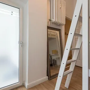 Apartment Feels Like, Berlin