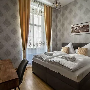 Design 3bdr In Residence, Free Parking Apartment Prag